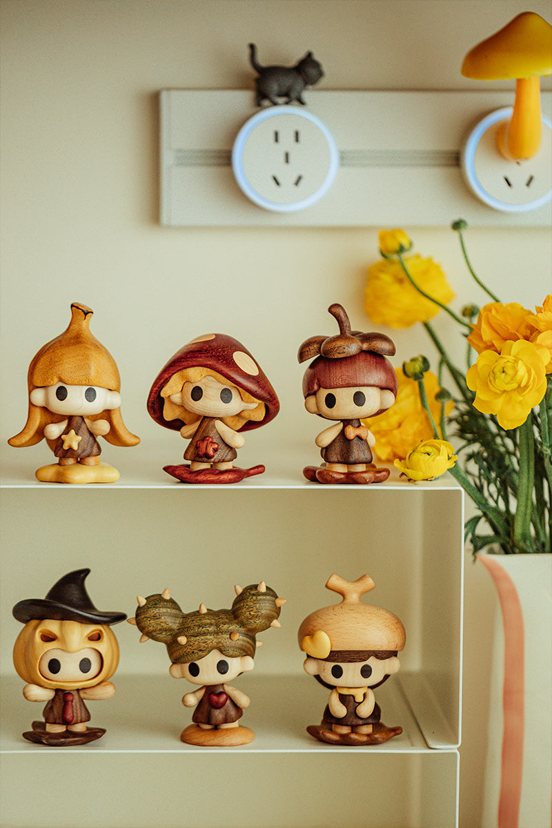 Winki Acorn Figurine