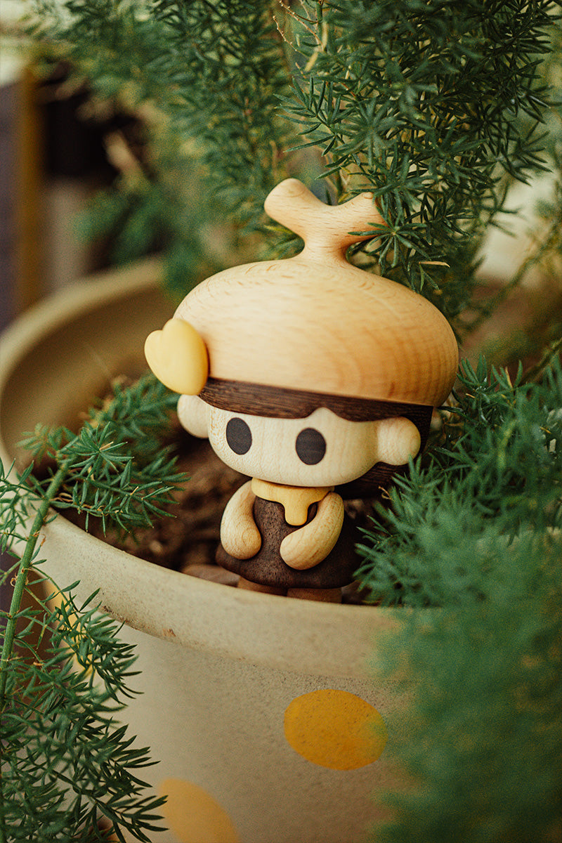Winki Acorn Figurine